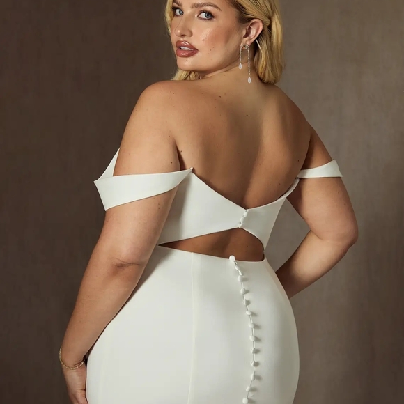 Elegant Off-Shoulder White Dress - Picture 4 of 10